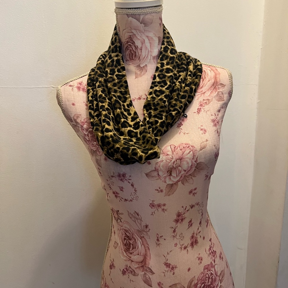 Elegant Leopard Print Wrap